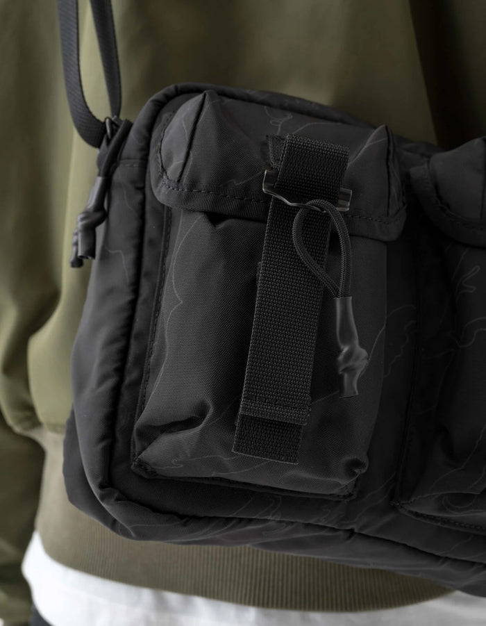 1532 CAMO M.A.L.I.C.E. CROSS BODY BAG - BLACK