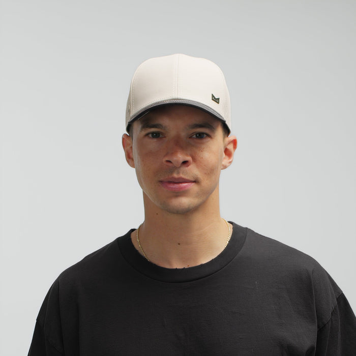 The model-image view of the melin A-Game Icon Hydro Vintage Fit in Moonbeam / Pirate Black