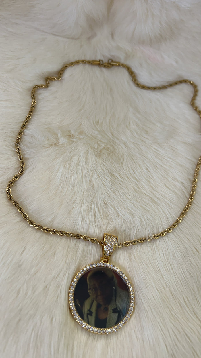 Circle Shaped Photo Pendant
