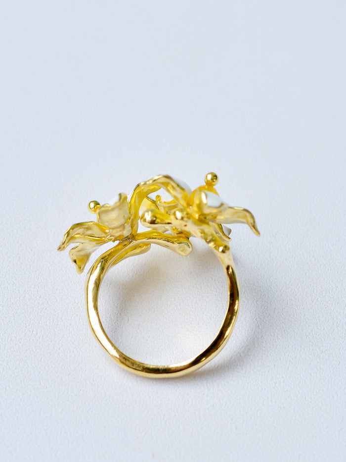 Dok Kaew Flower Ring | White Enamel & Polished Brass Adjustable Floral Ring