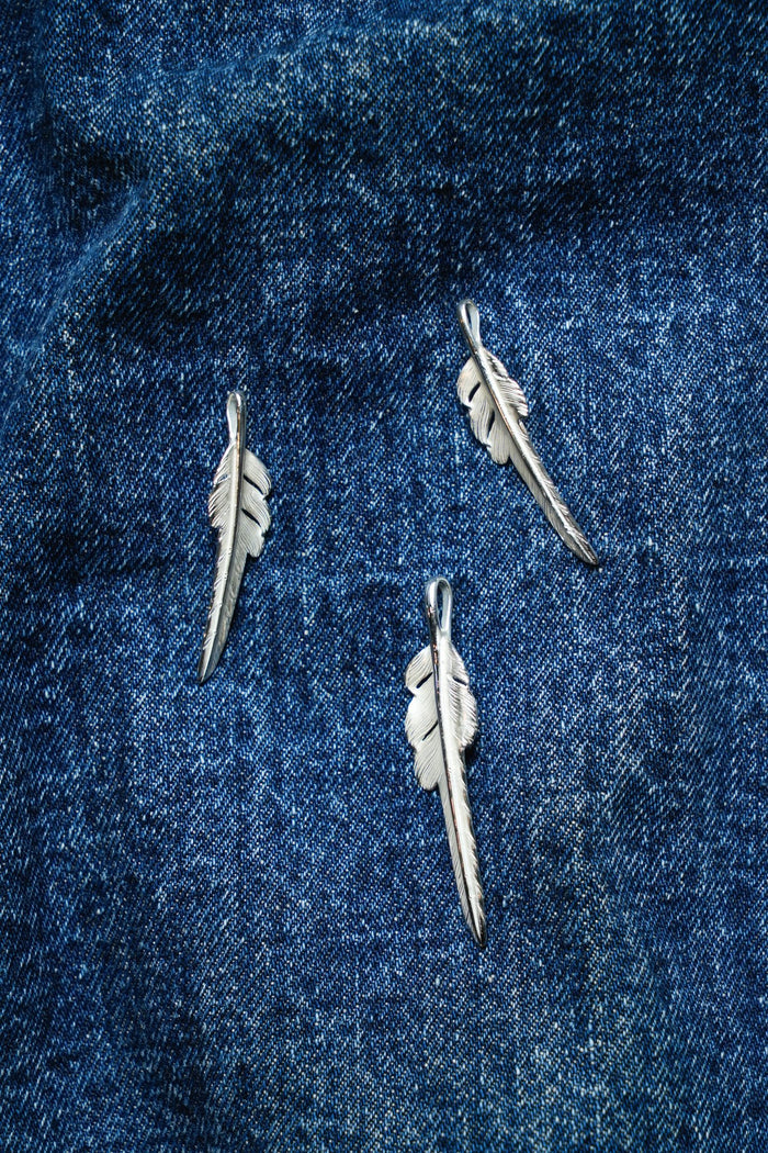 EFNL-0028-L KAZEKIRI FEATHER PENDANT