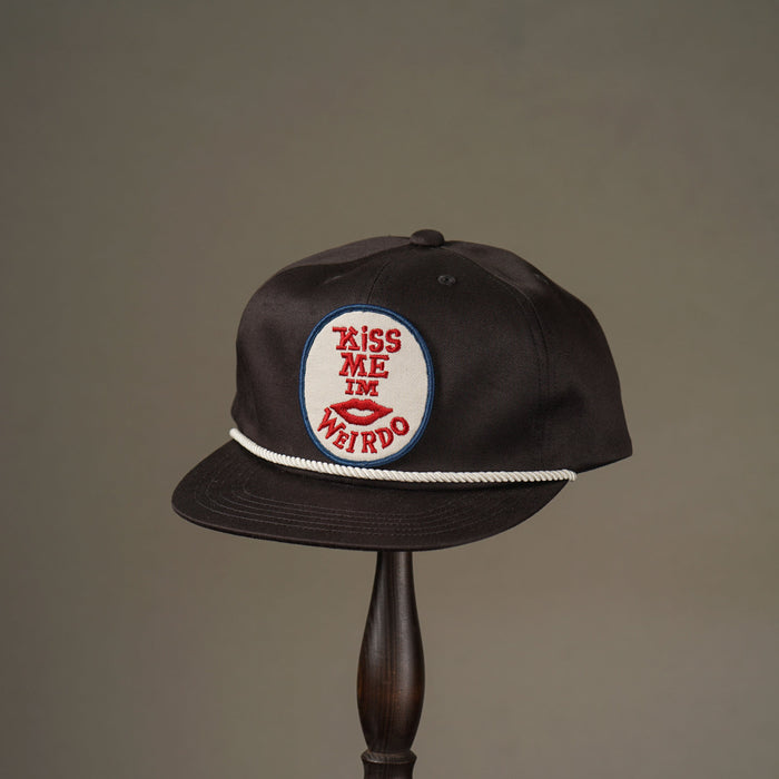 KISS ME - TRUCKER CAP - BLACK