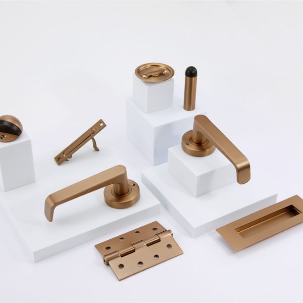 Lockwood Vivid V1 Privacy Lever Set Round Rose Bronze | The Blue Space