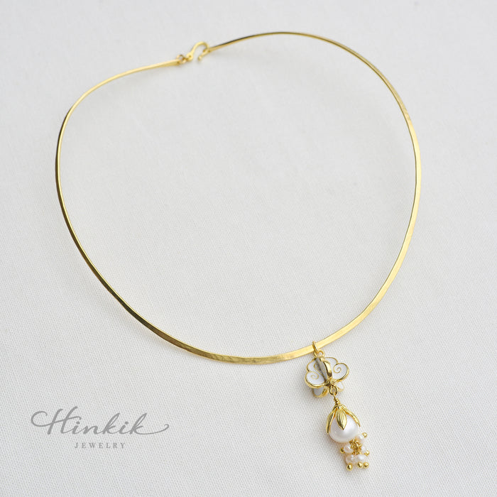 Minimalist Charming Dok Rak (Crown Flower) Cluster Pendant Necklace with Freshwater Pearls