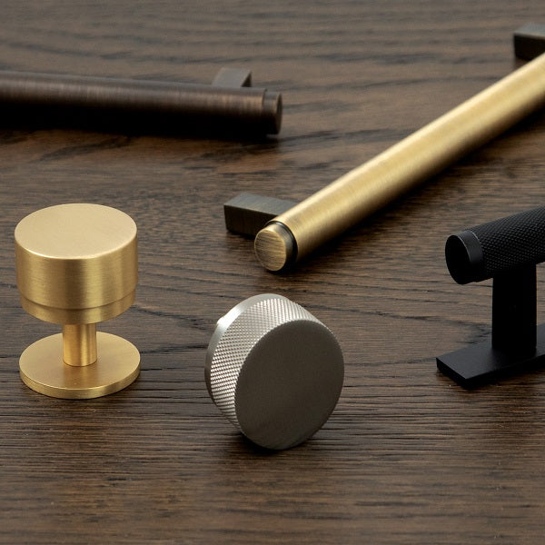 Momo Handles Bellevue Knob Knurled Brushed Satin Brass