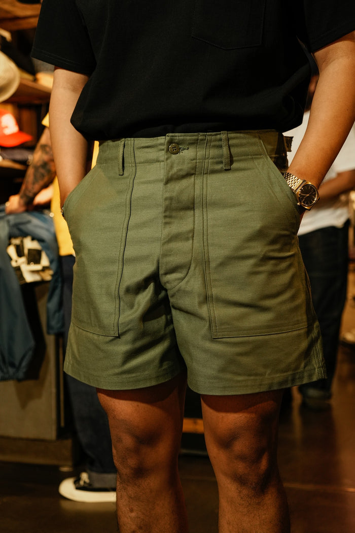 MP24004 UTILITY SHORTS COTTON SATEEN - OLIVE