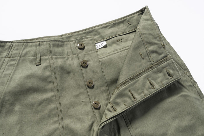 MP24004 UTILITY SHORTS COTTON SATEEN - OLIVE