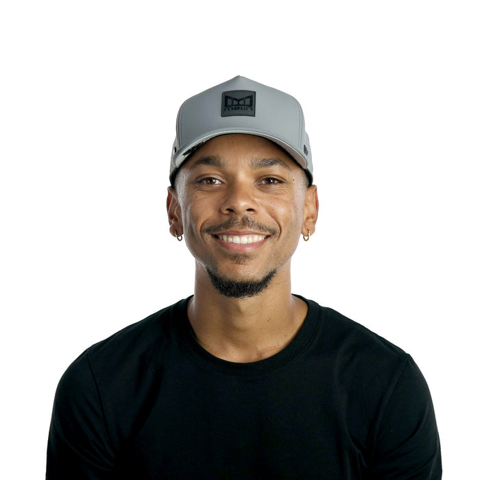The model-image of the Melin Split Fit Odyssey Stacked Infinite Thermal hat in Granite Grey