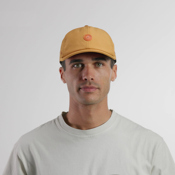 The model-image view of the melin The Legend Packable Hydro in Bone Brown