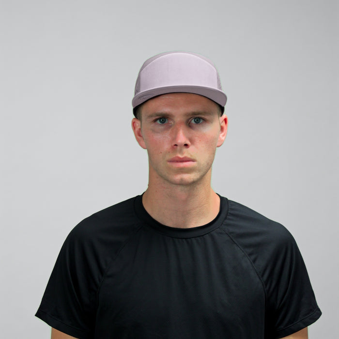 The model-image view of the melin Horizon Fit Trenches Hydrolite hat in Shark