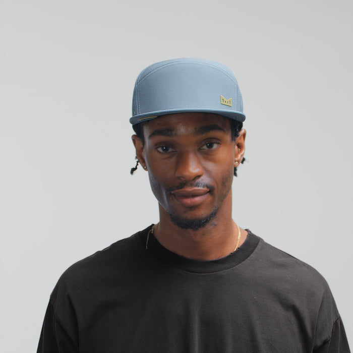 The model-image of the Horizon Fit Trenches Icon Hydro Hat in Blue Stone Gum