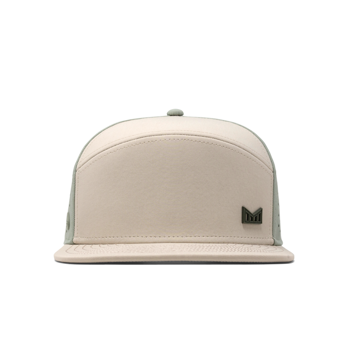 The front view of the melin Trenches Icon Hydro Horizon Fit in Sandshell