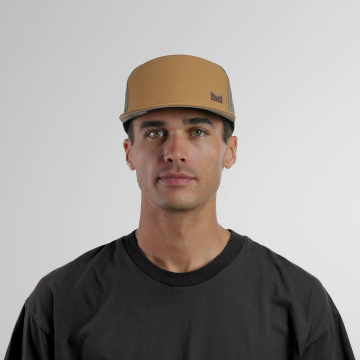The model-image of the melin Horizon Fit Trenches Icon Hydro hat in transit