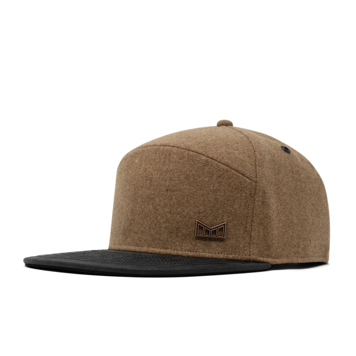 The front, angled view of the melin Trenches Icon Scout Thermal  Horizon Fit in Caramel
