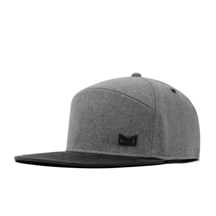 The front, angled view of the melin Trenches Icon Scout Thermal  Horizon Fit in Heather Grey / Black