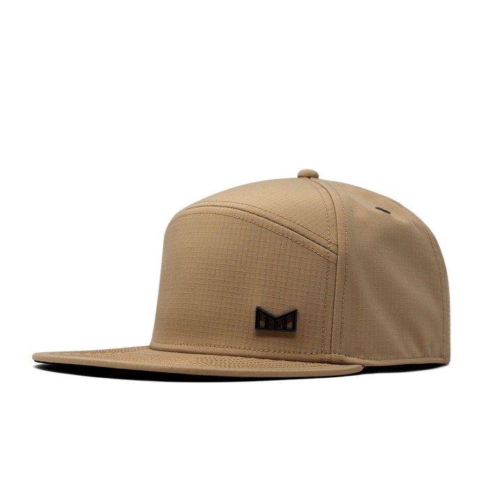 The front, angled view of the melin Trenches Icon Thermal  Horizon Fit in Khaki
