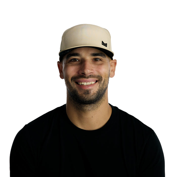 The model-image of the melin Horizon Fit Trenches Icon Thermal - Khaki
