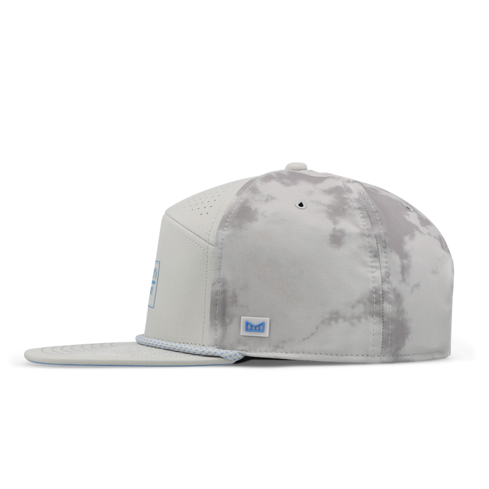 The side view of the melin Trenches Links Hydro  Horizon Fit in  Sky / Light Grey